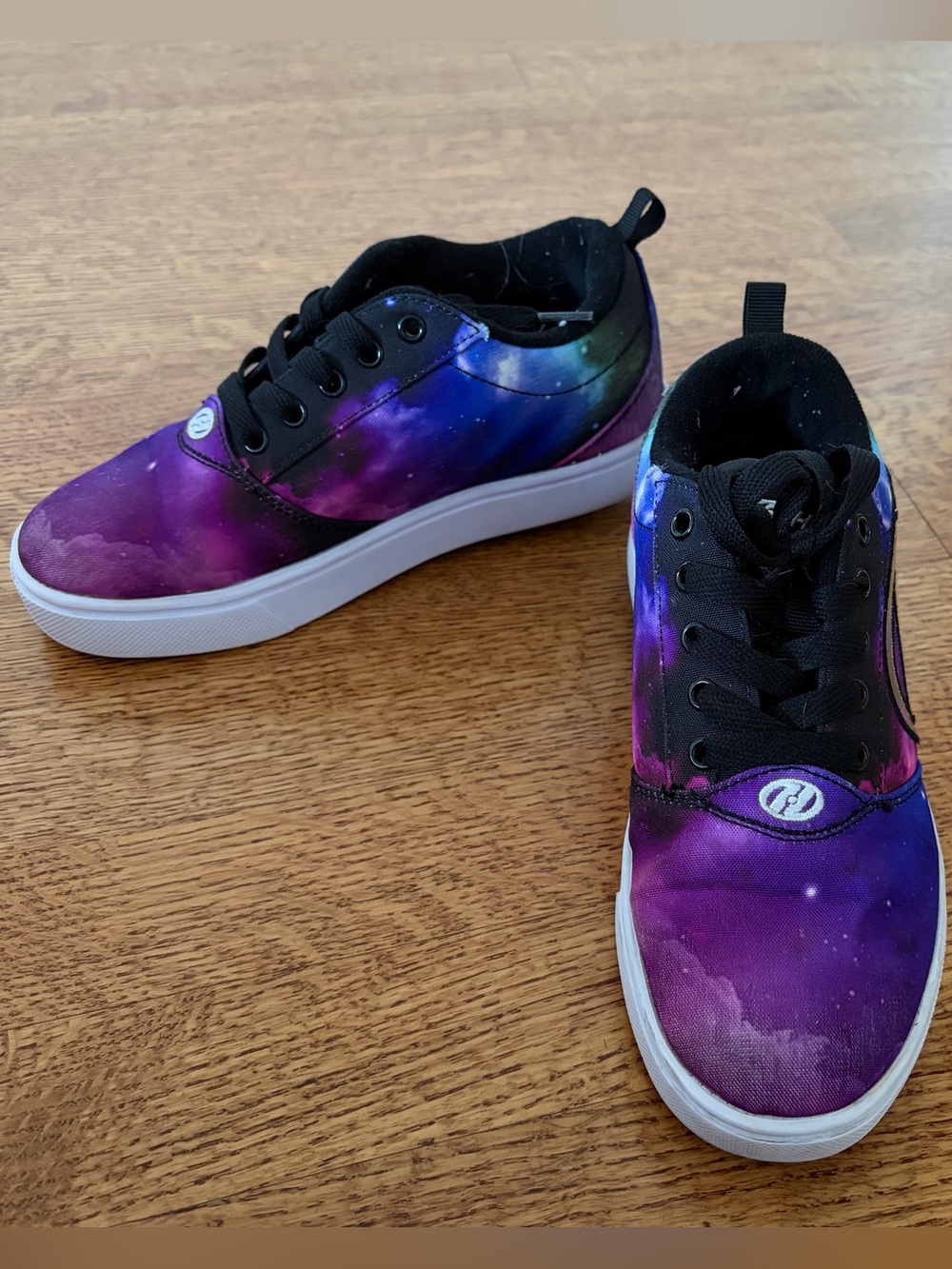 Heelys Pro 20 Galaxy Print Skate Shoes Wheeled Roller Sneakers Youth Size 4